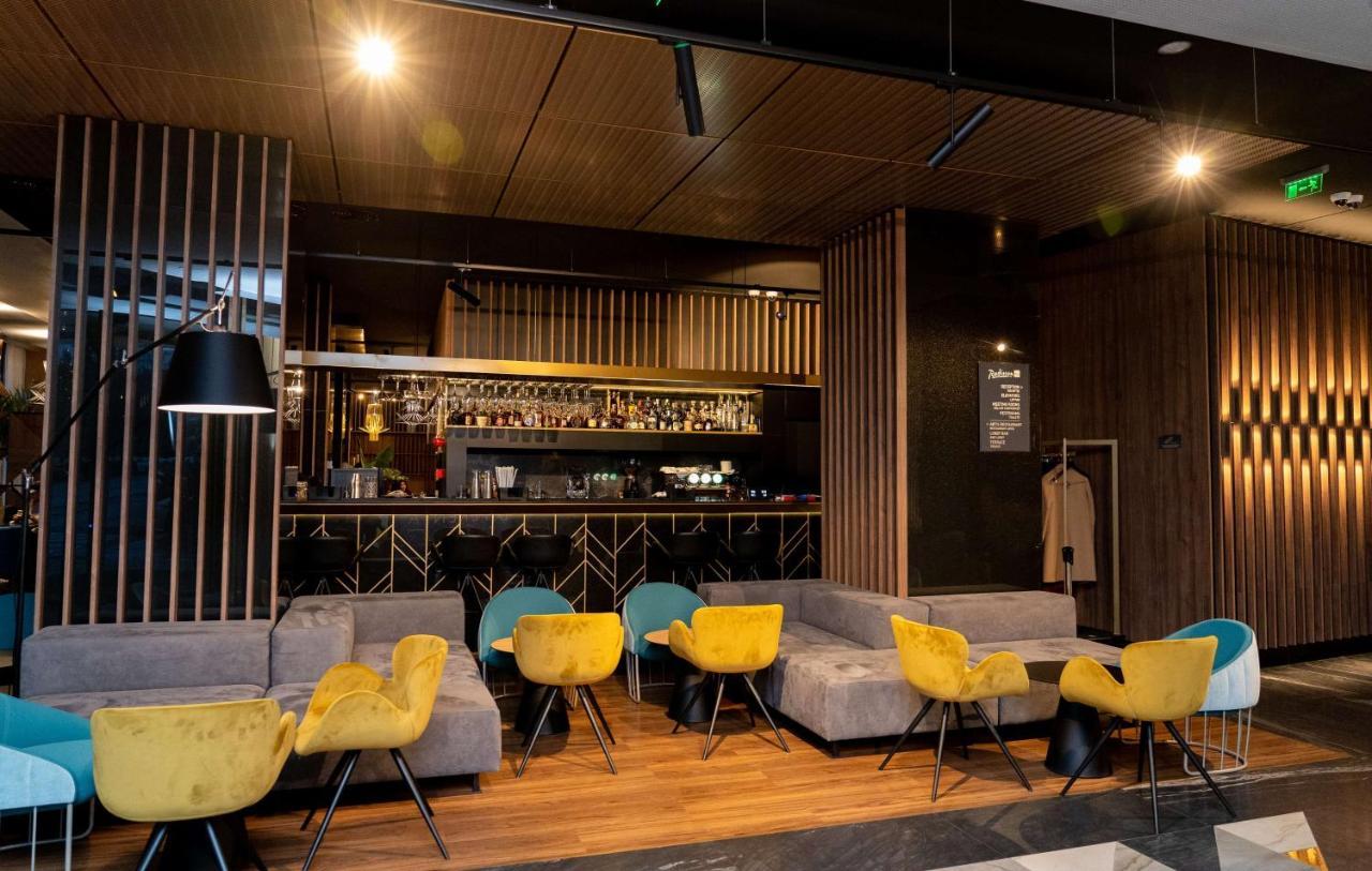 Radisson Blu Aurum Hotel, Μπρασόβ Εξωτερικό φωτογραφία The lounge at the airport