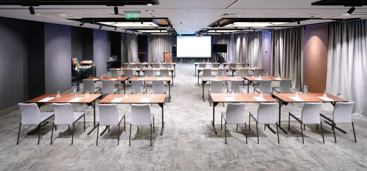 Radisson Blu Aurum Hotel, Μπρασόβ Εξωτερικό φωτογραφία A typical classroom