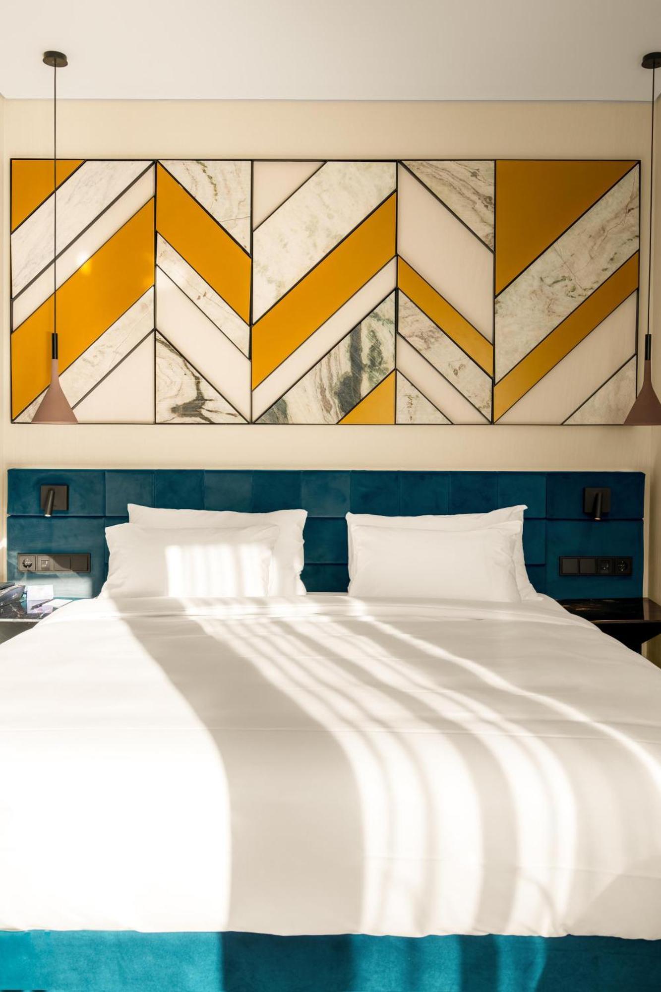 Radisson Blu Aurum Hotel, Μπρασόβ Εξωτερικό φωτογραφία A bed with two pillows